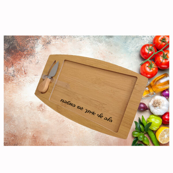 קרש חיתוך בוצ'ר עם חריטה