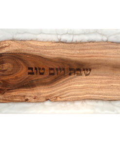 מגש לחלות עץ טבעי עם אפוקסי עם חריטה אישית